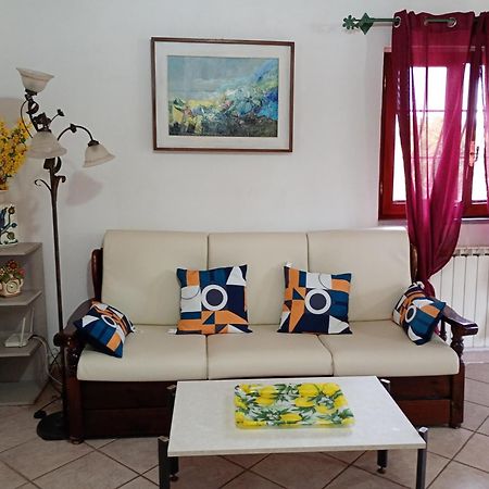 Independent Villa With Private Beach On The Lake ブラッチャーノ エクステリア 写真