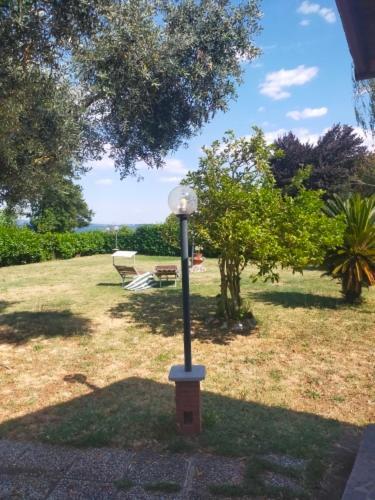 Independent Villa With Private Beach On The Lake ブラッチャーノ エクステリア 写真