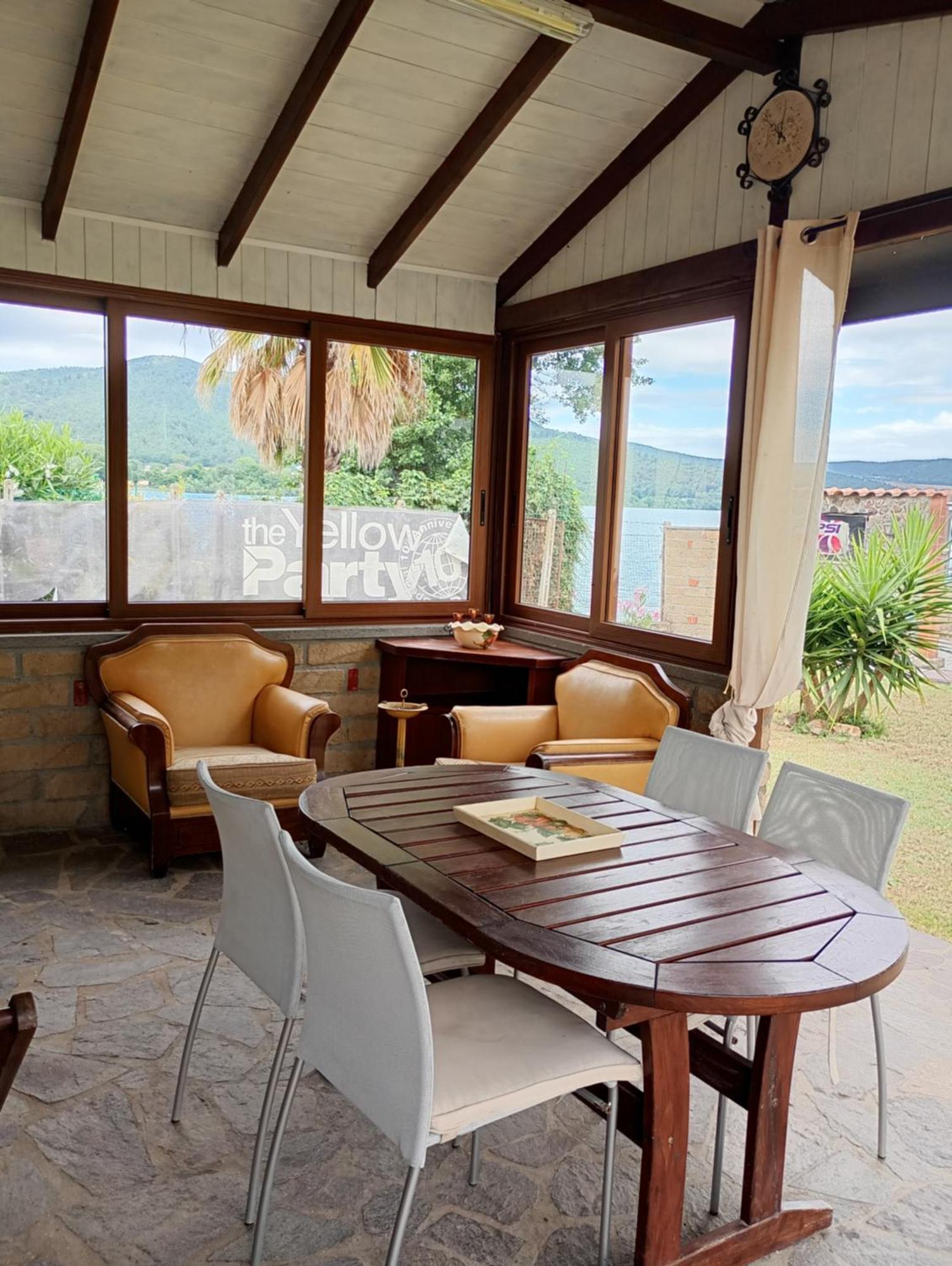 Independent Villa With Private Beach On The Lake ブラッチャーノ エクステリア 写真