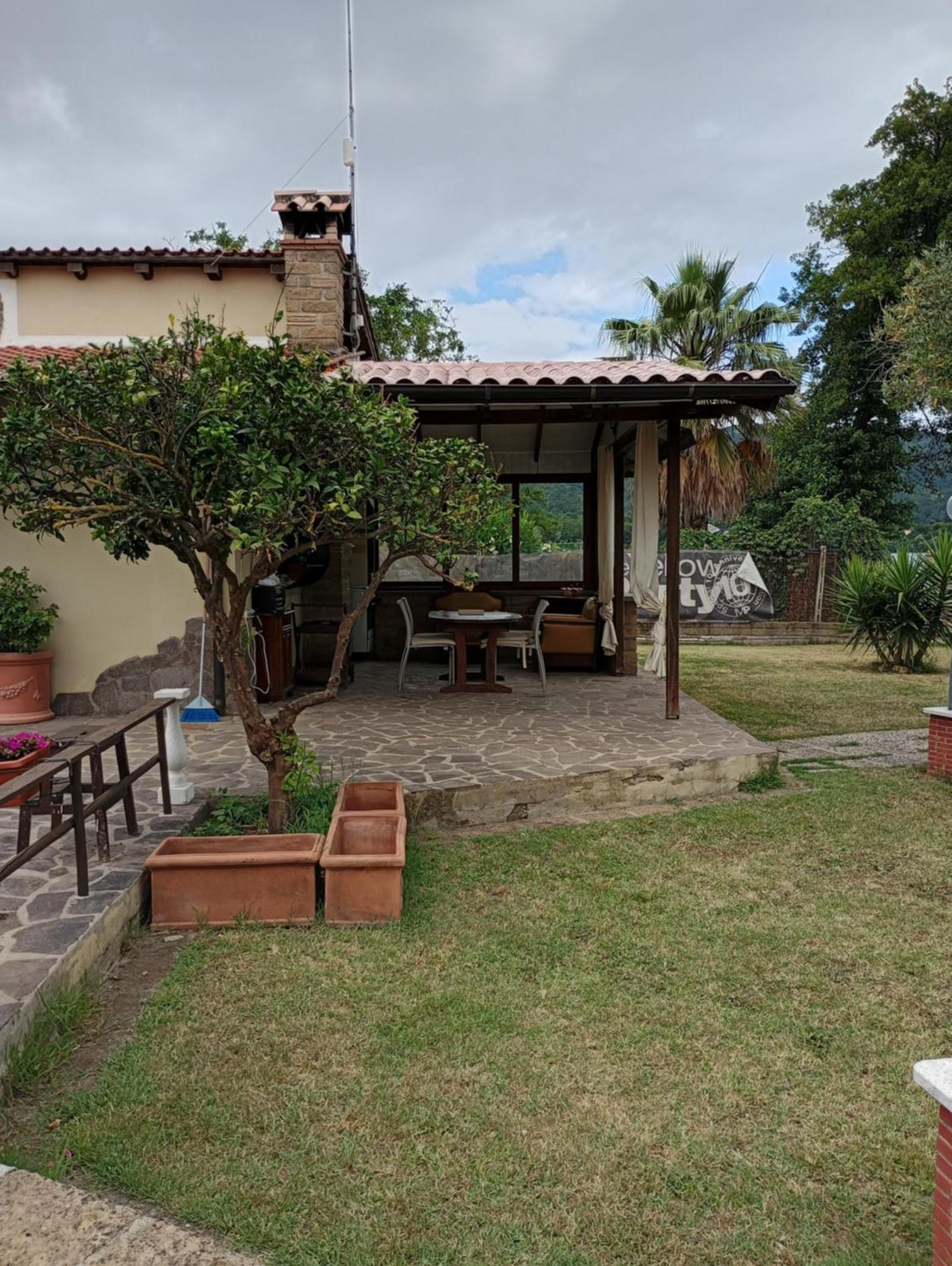Independent Villa With Private Beach On The Lake ブラッチャーノ エクステリア 写真